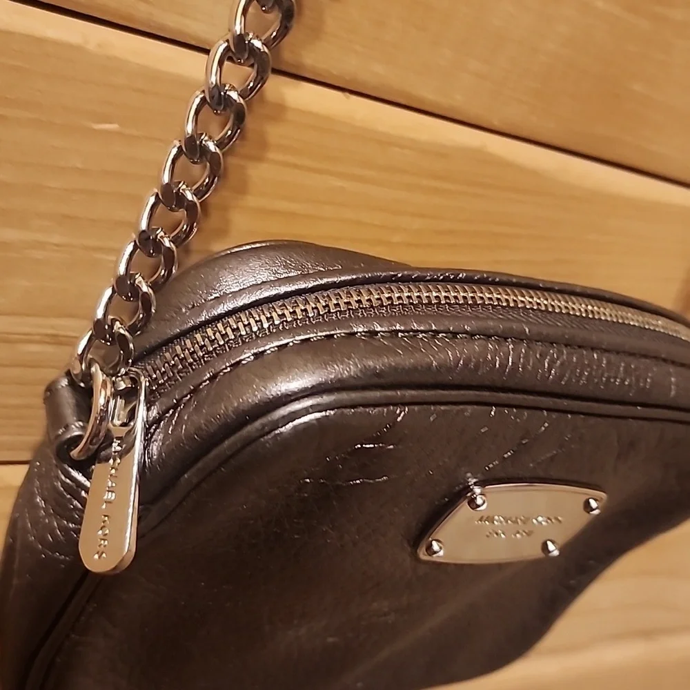 Woman’s Michael Kors crossbody bag bag,size Mini Silver